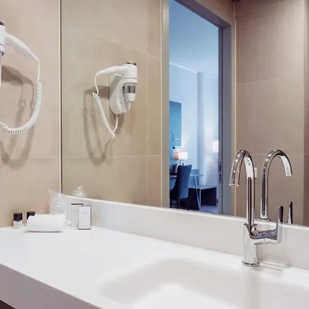 Hotel Western Plaza Center 4*