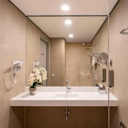 Western Plaza Center 4*