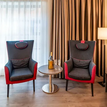 Plaza Premium Center Hotel 4*