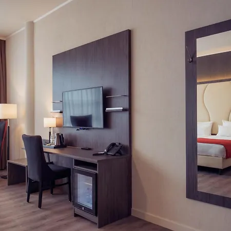 Hotel Western Plaza Center 4*