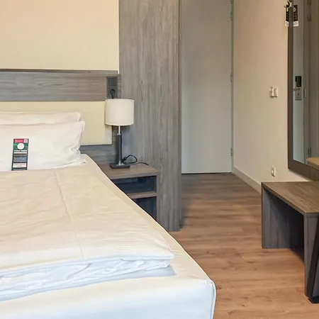Western Plaza Center Hotel 4*