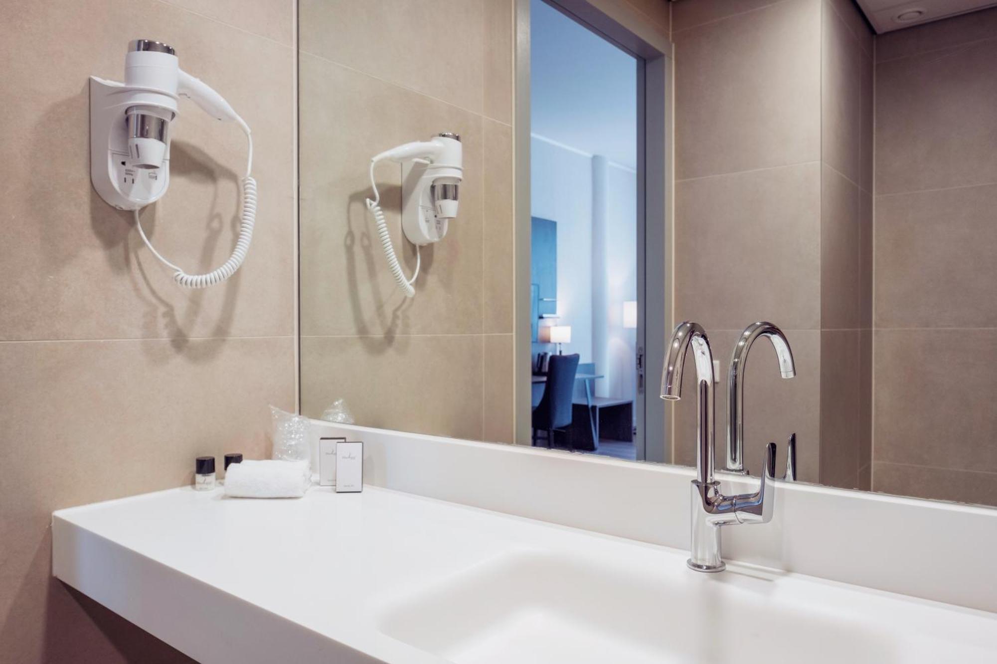 Hotel Plaza Premium Center 4*