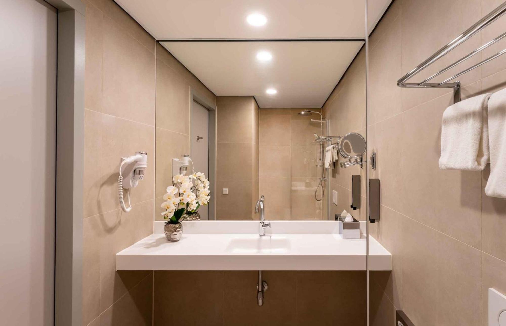 Western Plaza Center 4*