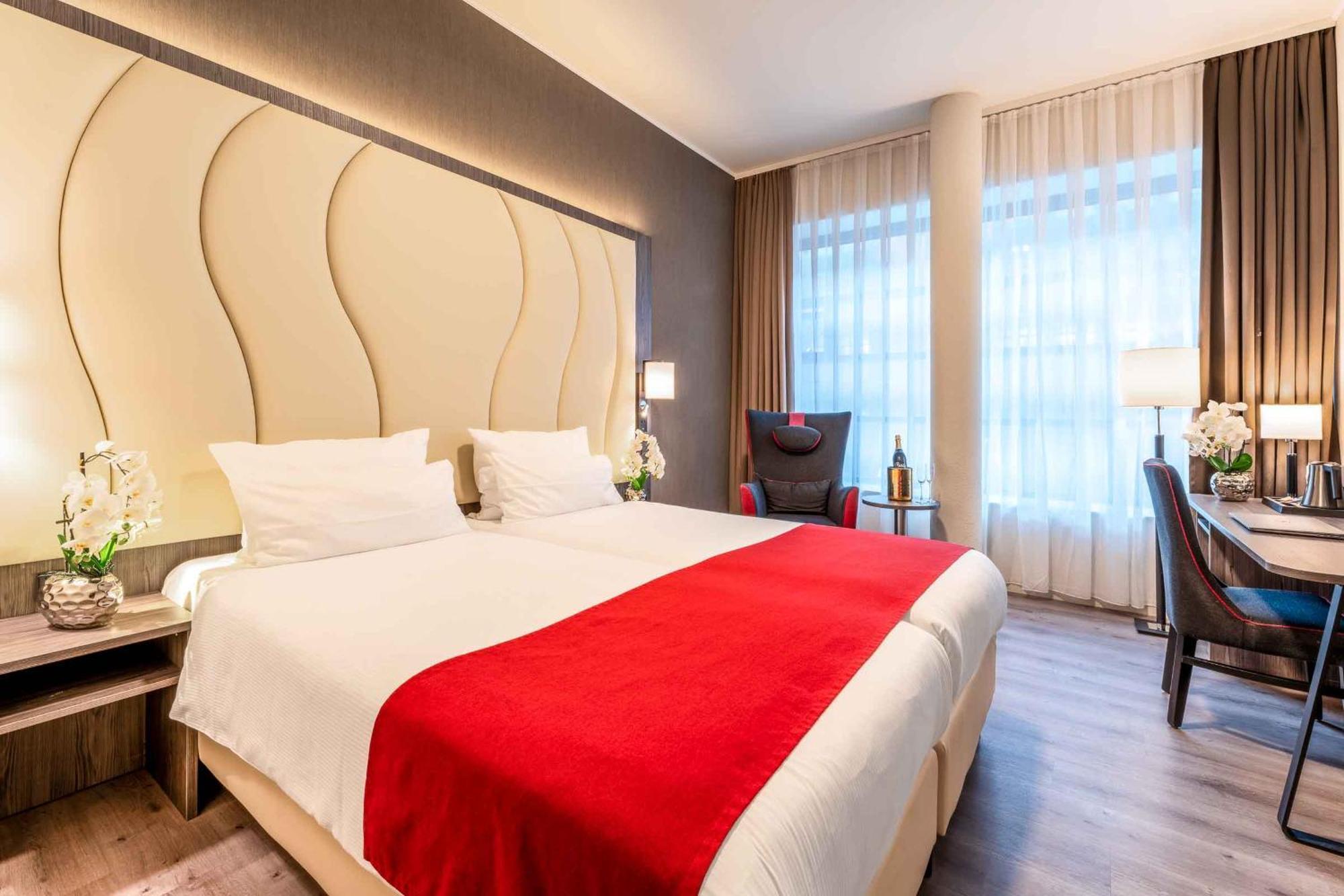 Hotel Western Plaza Center 4*