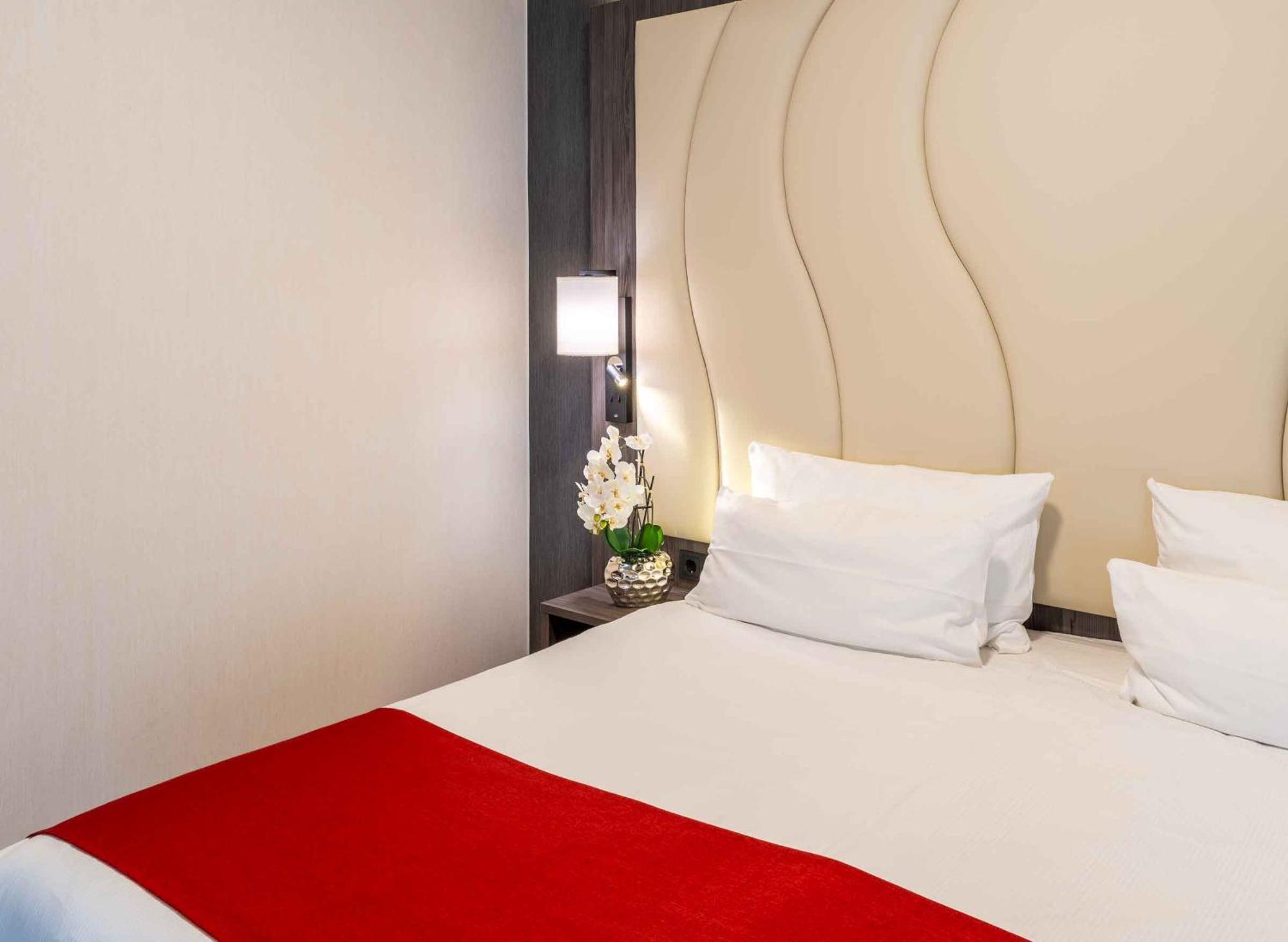 Hotel Plaza Premium Center