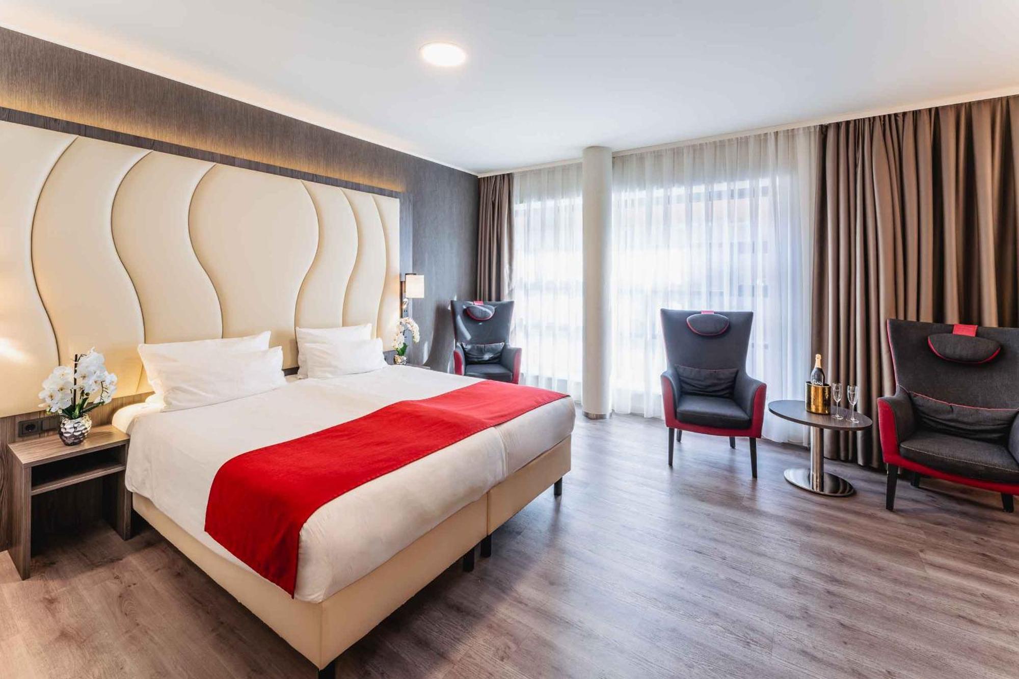 Western Plaza Center 4*