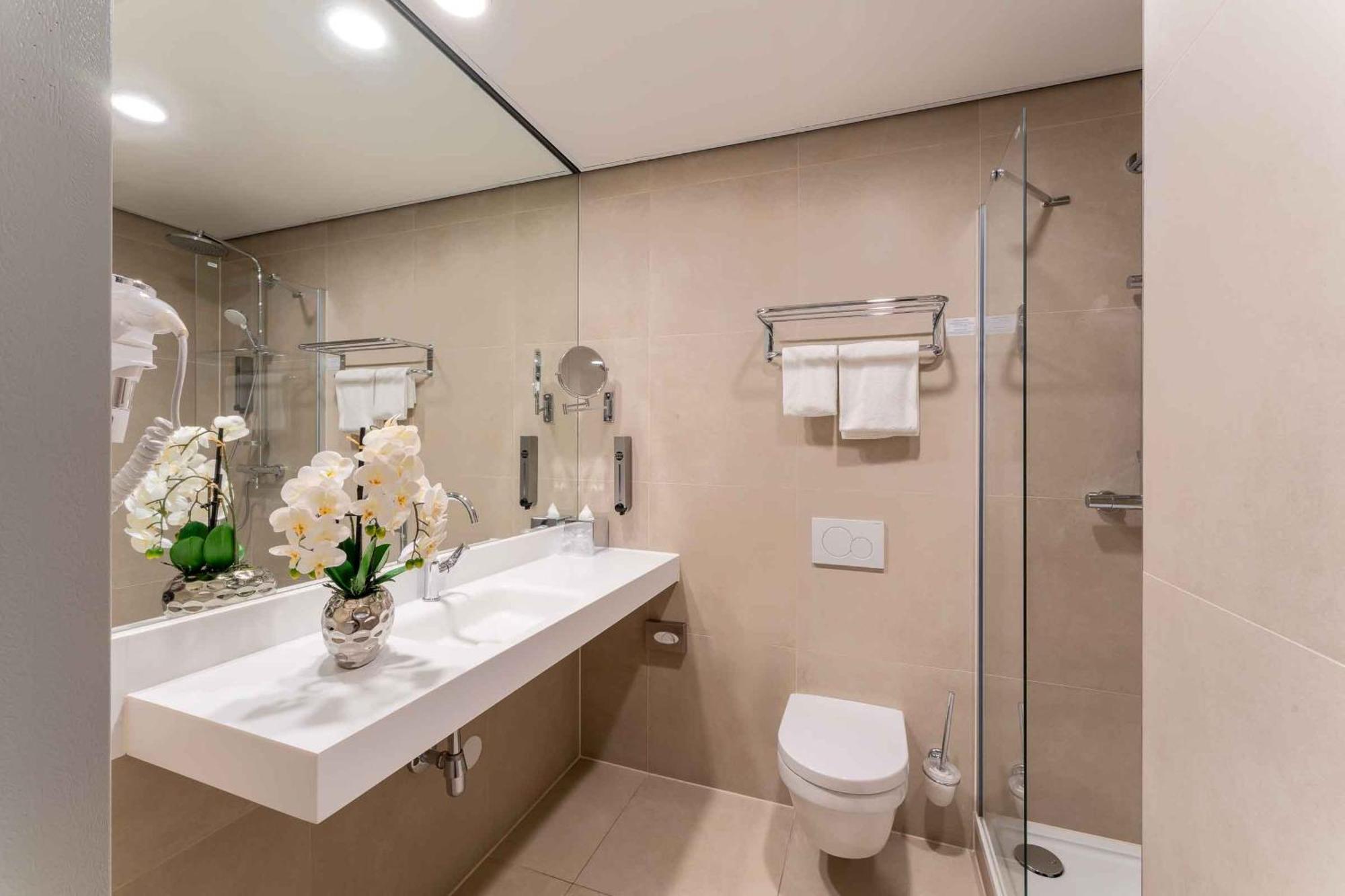 Plaza Premium Center 4* The Hague