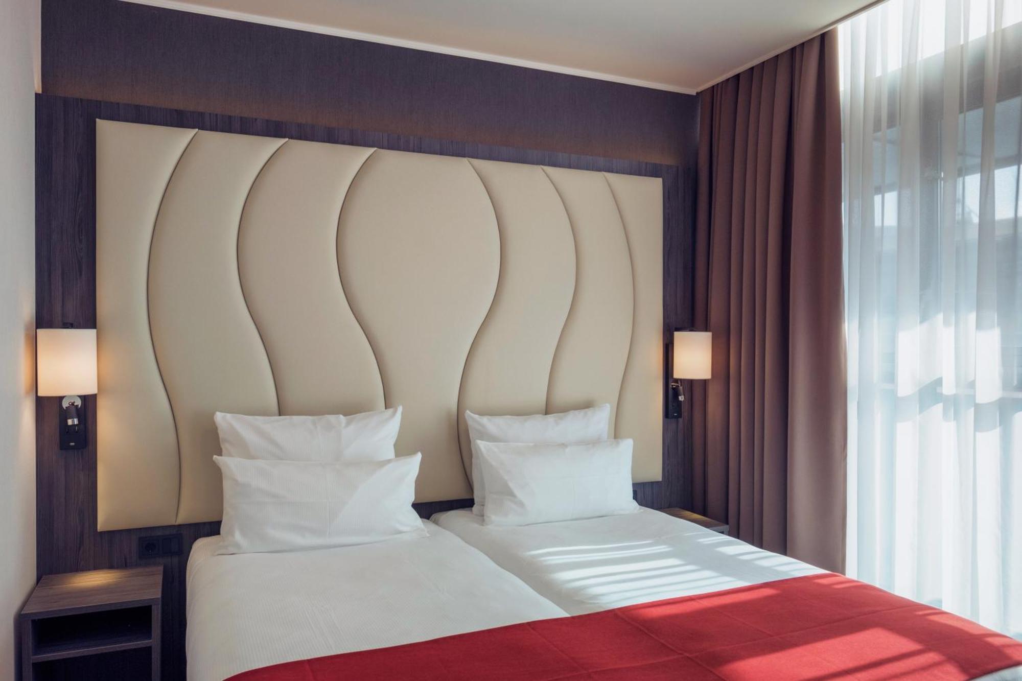 Plaza Premium Center 4* The Hague