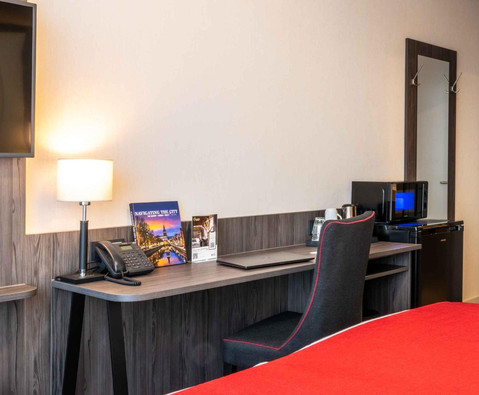 Plaza Premium Center Hotel