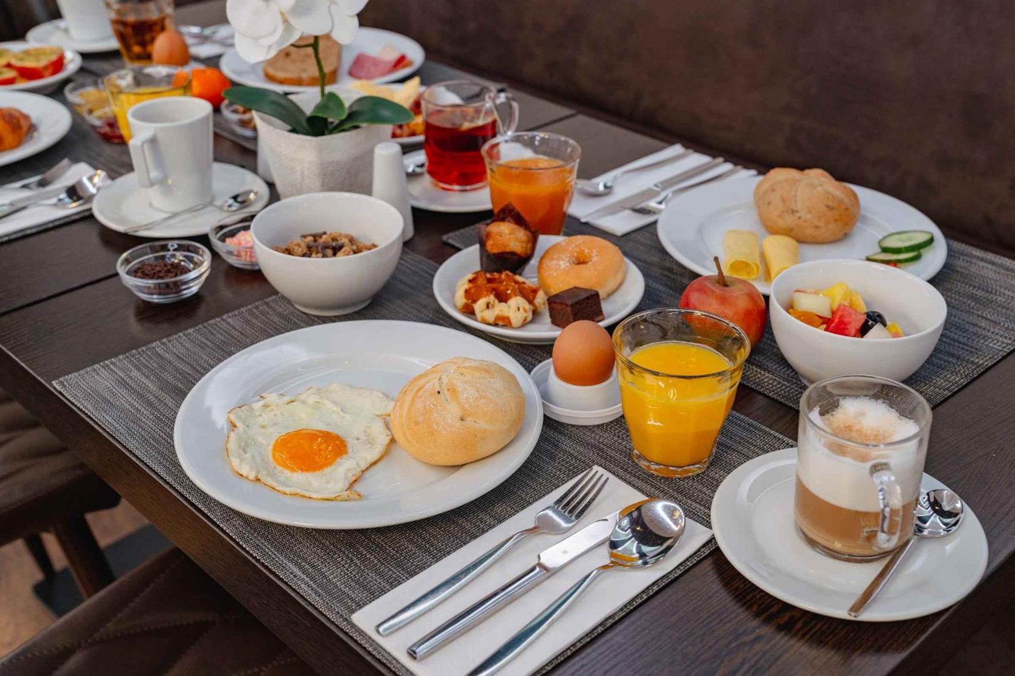 Hotel Plaza Premium Center 4*