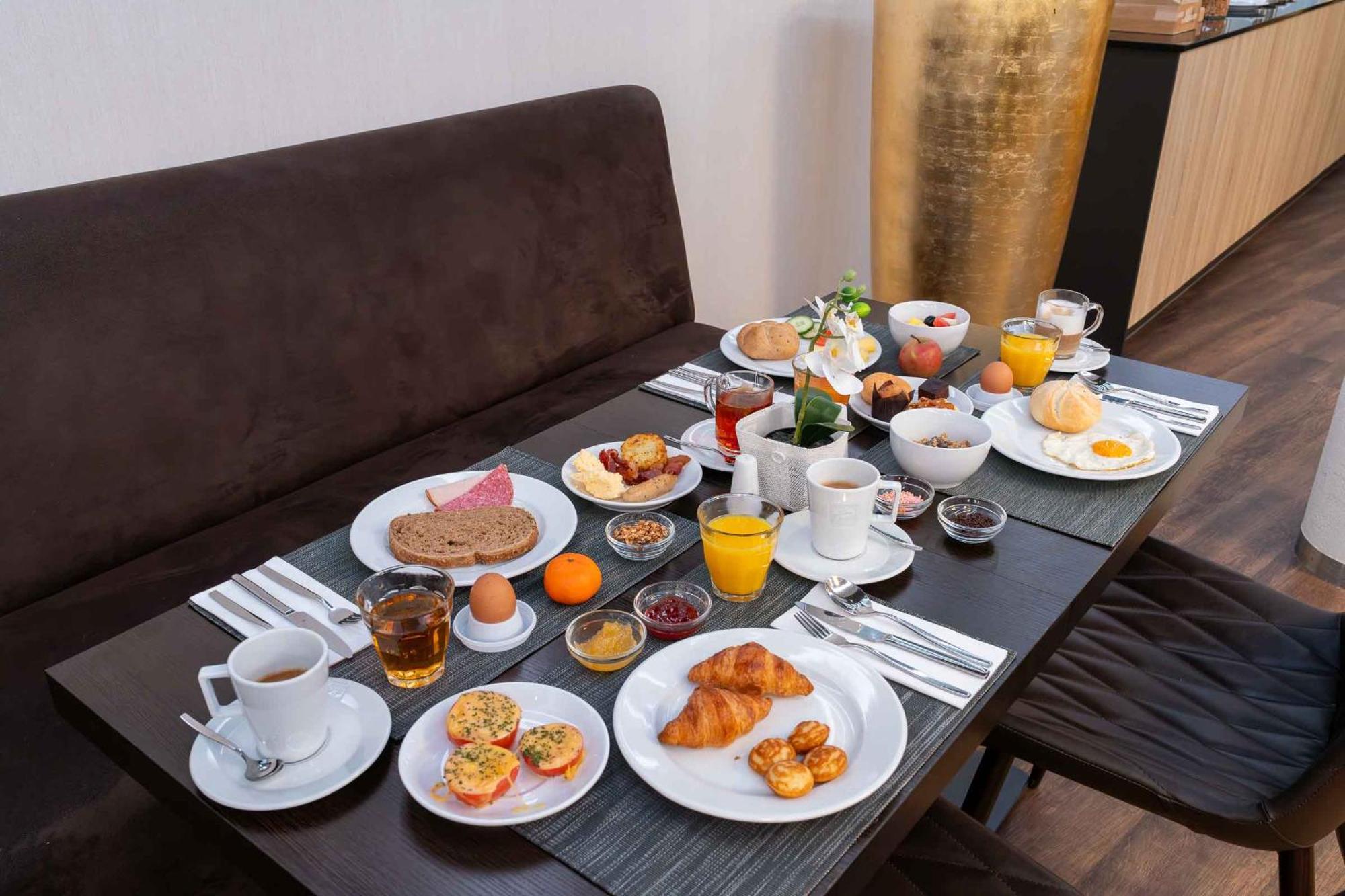 Plaza Premium Center 4* The Hague