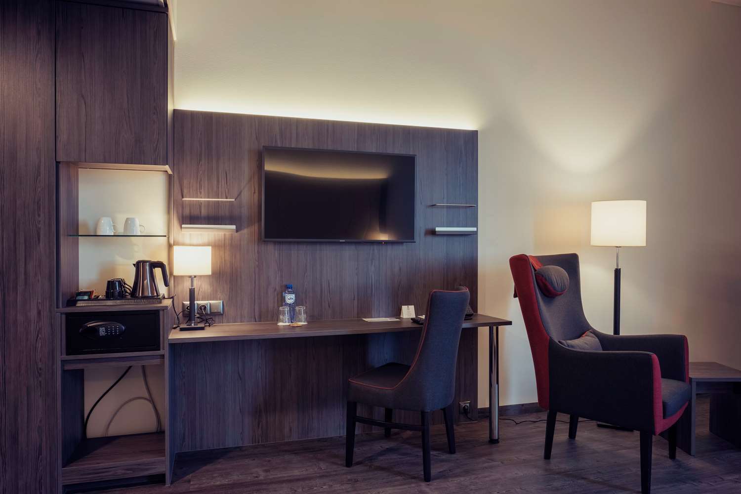 Plaza Premium Center Hotel